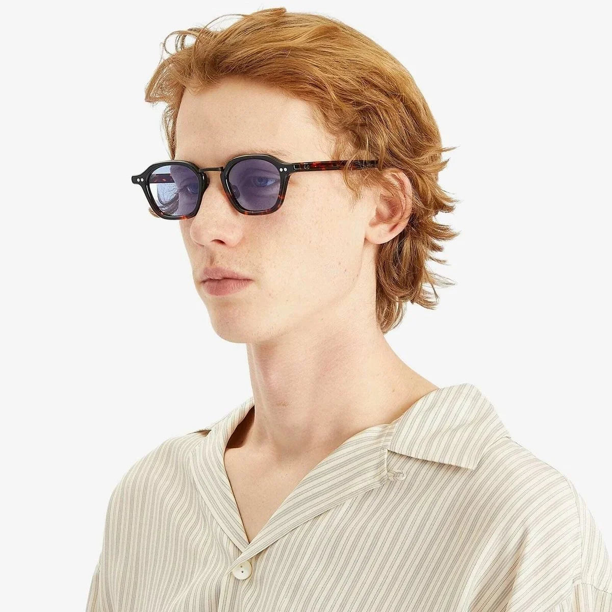Akila Iris 2424 92 22 luxury sunglasses India, trending Square shape Akila sunglasses in black & tortoise color, authentic Akila Iris unisex sunglasses with UV protection, buy branded fashion eyewear India optorium
