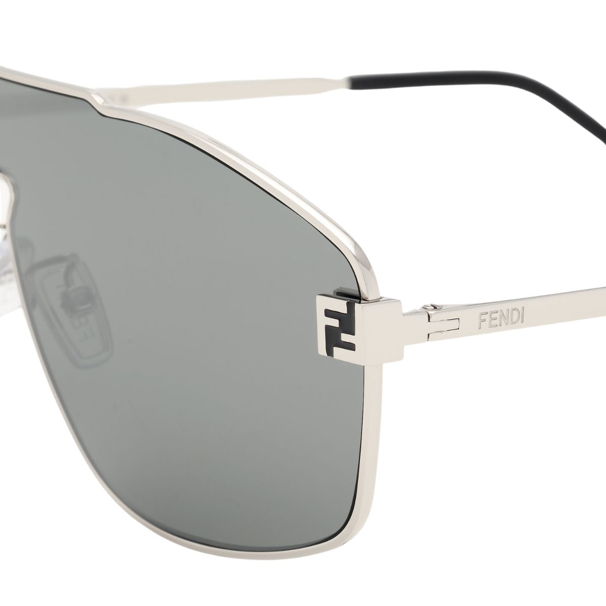Fendi sunglasses for men and women FE40129U 16C feature a stylish design suitable, offering UV protection. Purchase Fendi eyewear online at Optorium.