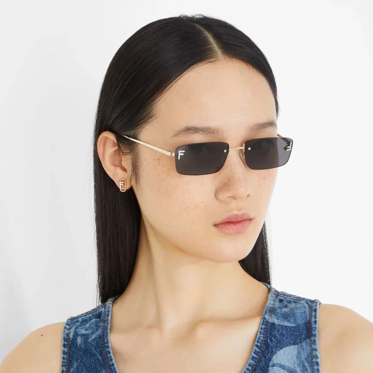 Fendi Sunglass FE4172US 32A, gold-colored rimless design, women sunglasses Fendi rectangle shape, stylish Fendi shades for women with UV protection at optorium.