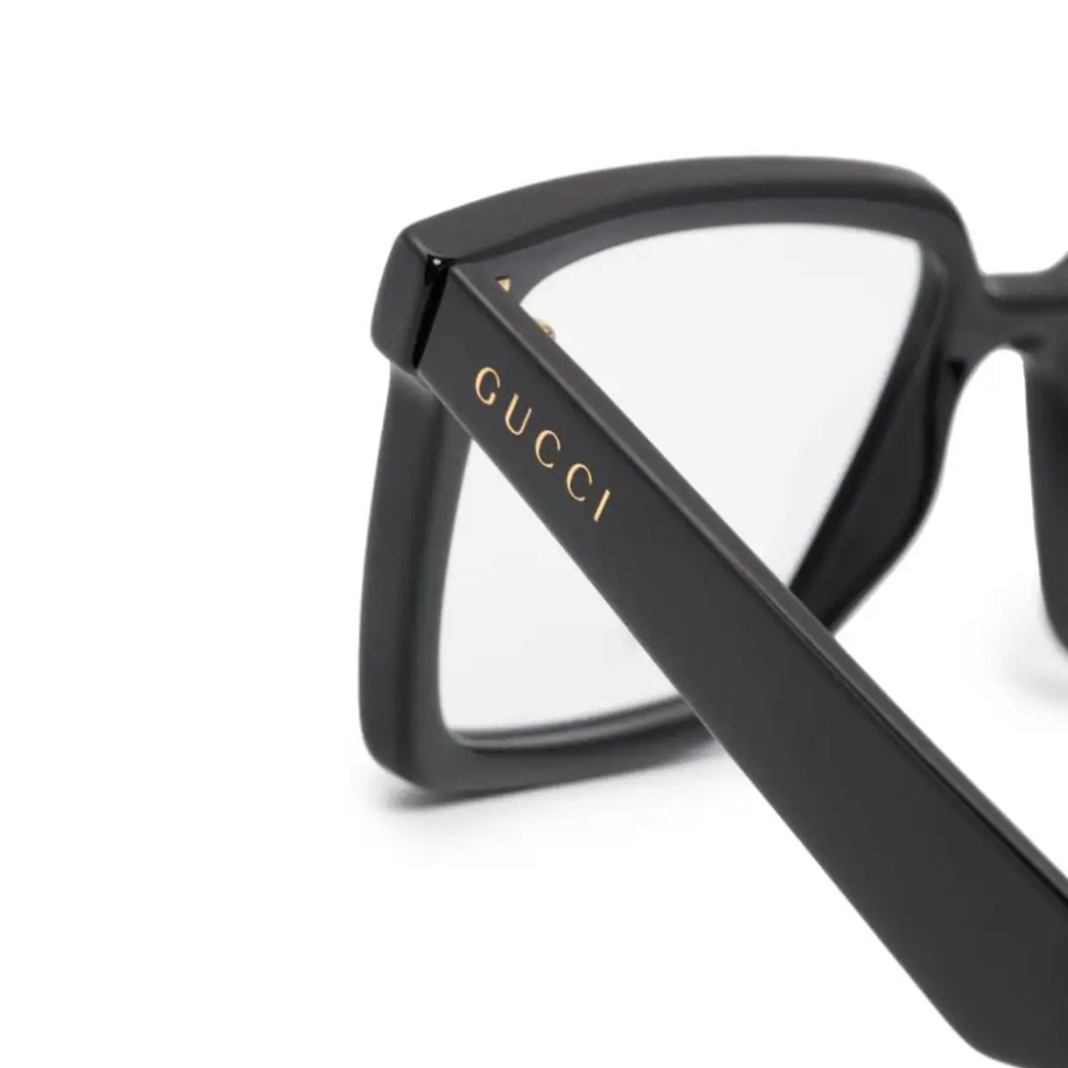 "Gucci 1540O 001 men's designer frame by Optorium, showcasing luxury and sophistication."