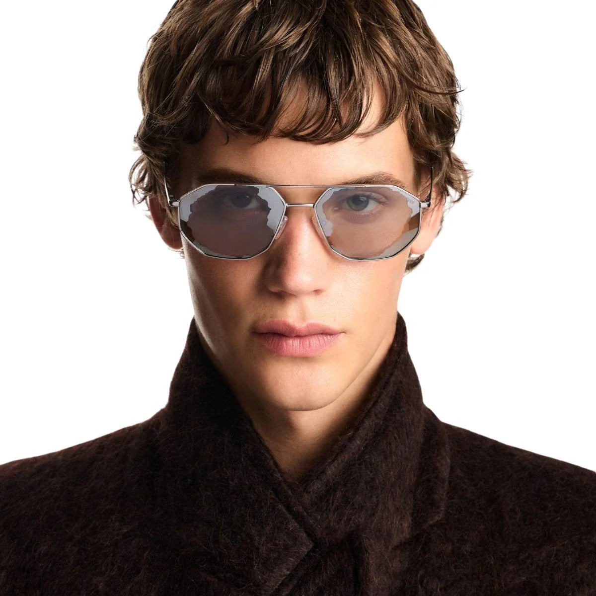 Armani sunglasses UV protection model EA 2147 3015/7G in elegant silver frame. Top-search emporio armani sunglasses and stylish armani shades for men’s fashion collection at optorium.