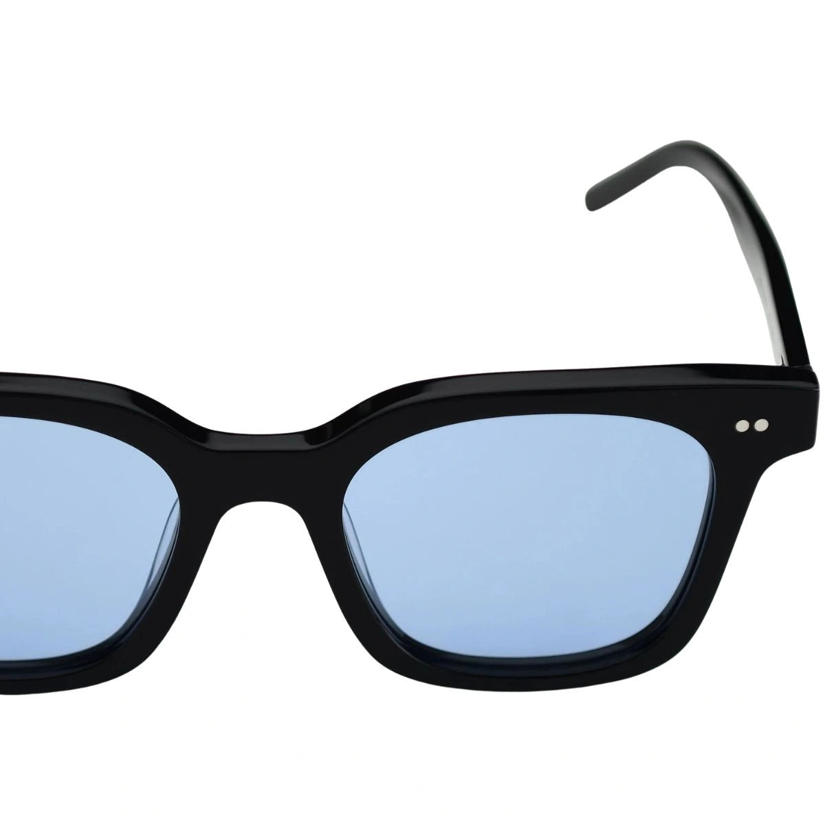 AKILA sunglasses light blue lenses UV protection close view