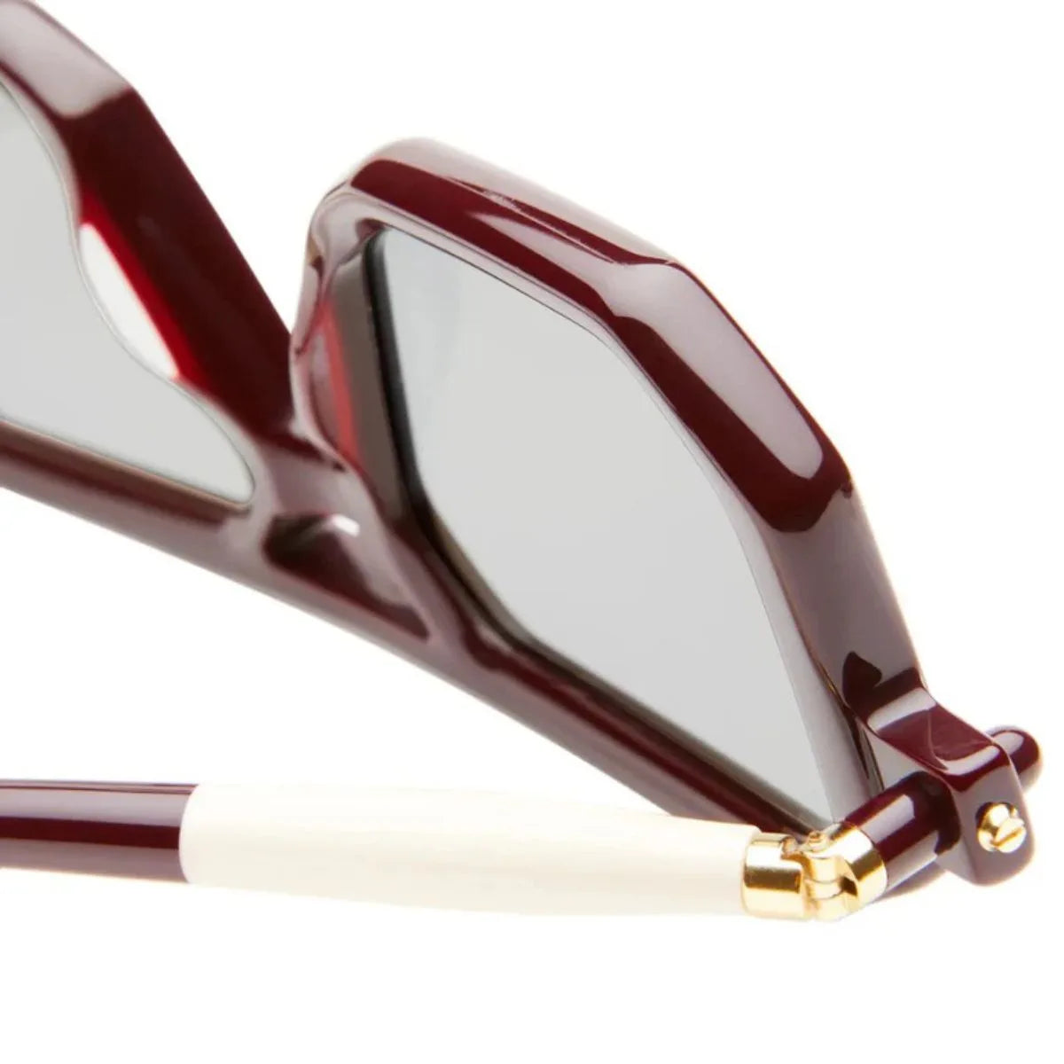 Shop luxury Kuboraum Maske Sunglass P8 DR dark red color, kuboraum mens sunglasses with square shape frames, high-end kuboraum UV protection sunglasses online at Optorium.