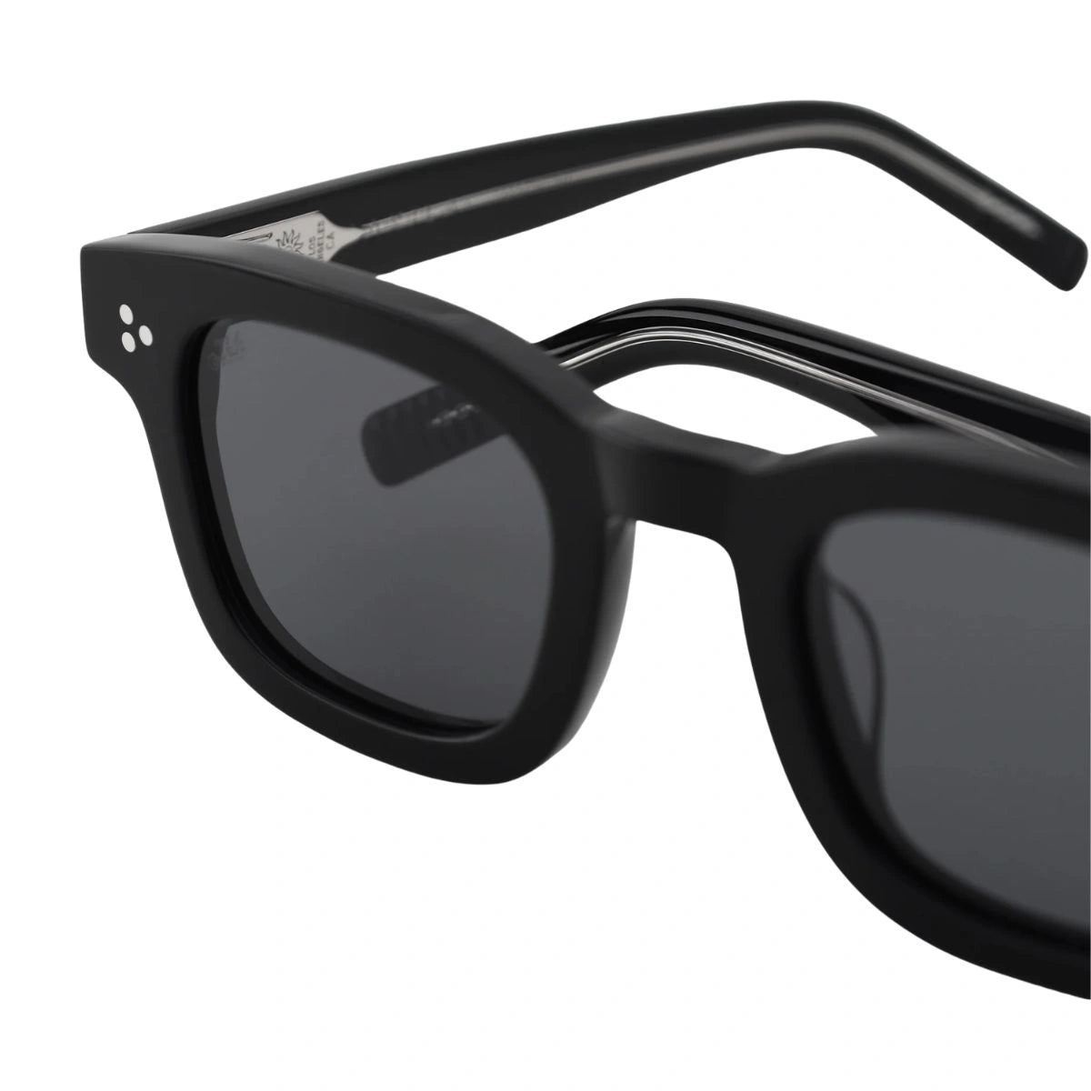 AKILA Ascent 2222 01 01 sunglasses with triple-riveted frame detailing