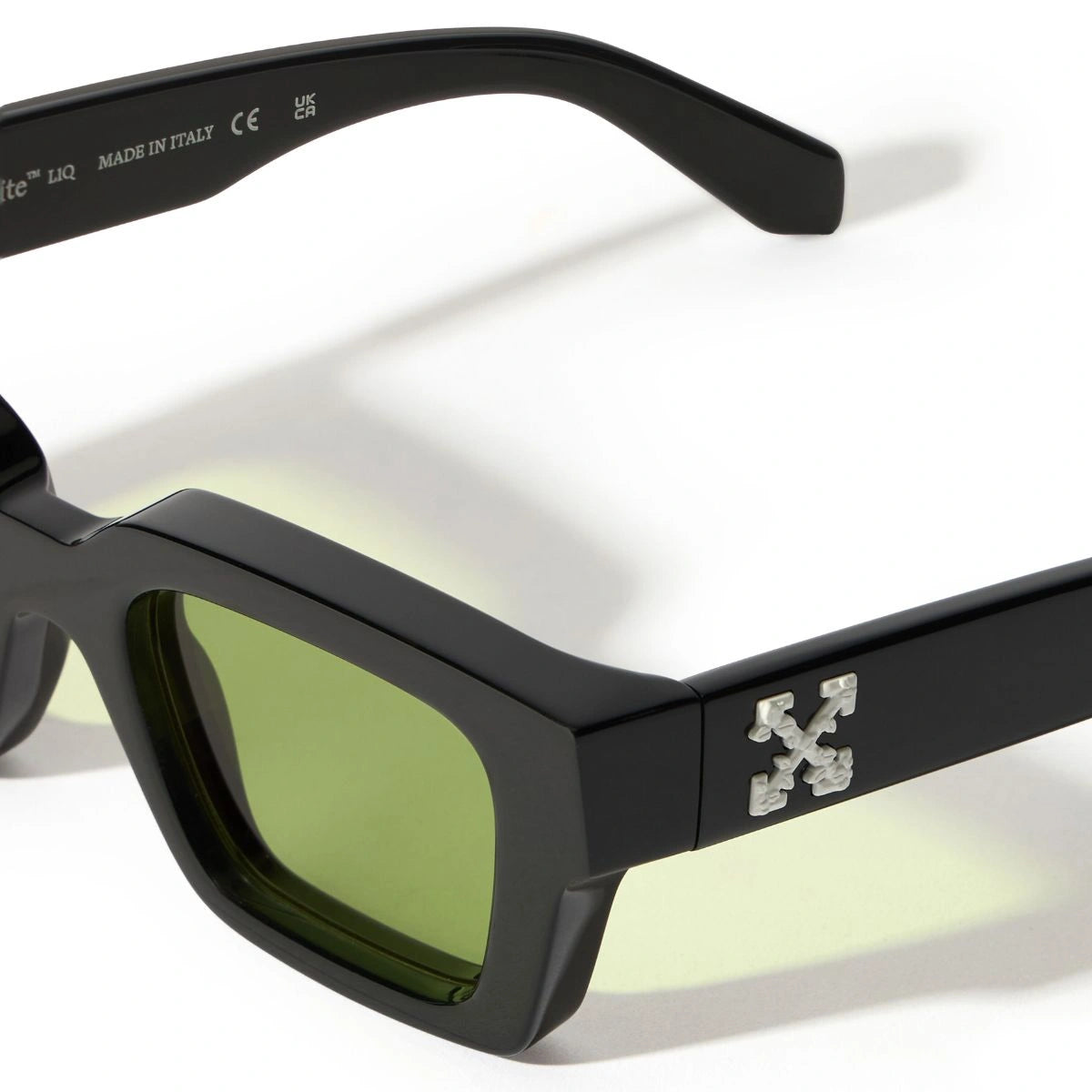 Off-White OW1022 1050 M sunglasses with green tinted lenses